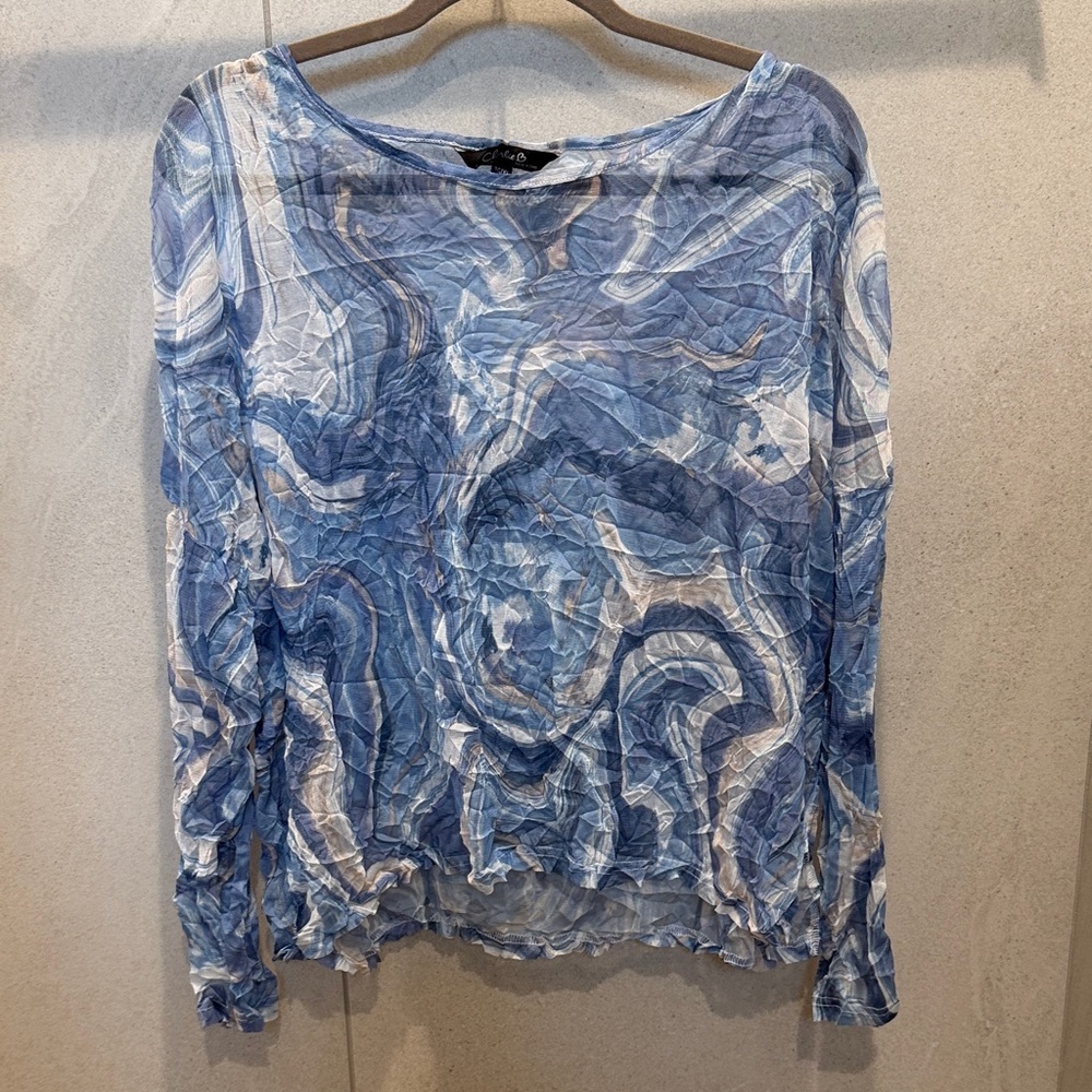 CHARLIE B Blue & White Crinkle Wave-Print Long Sleeve Top